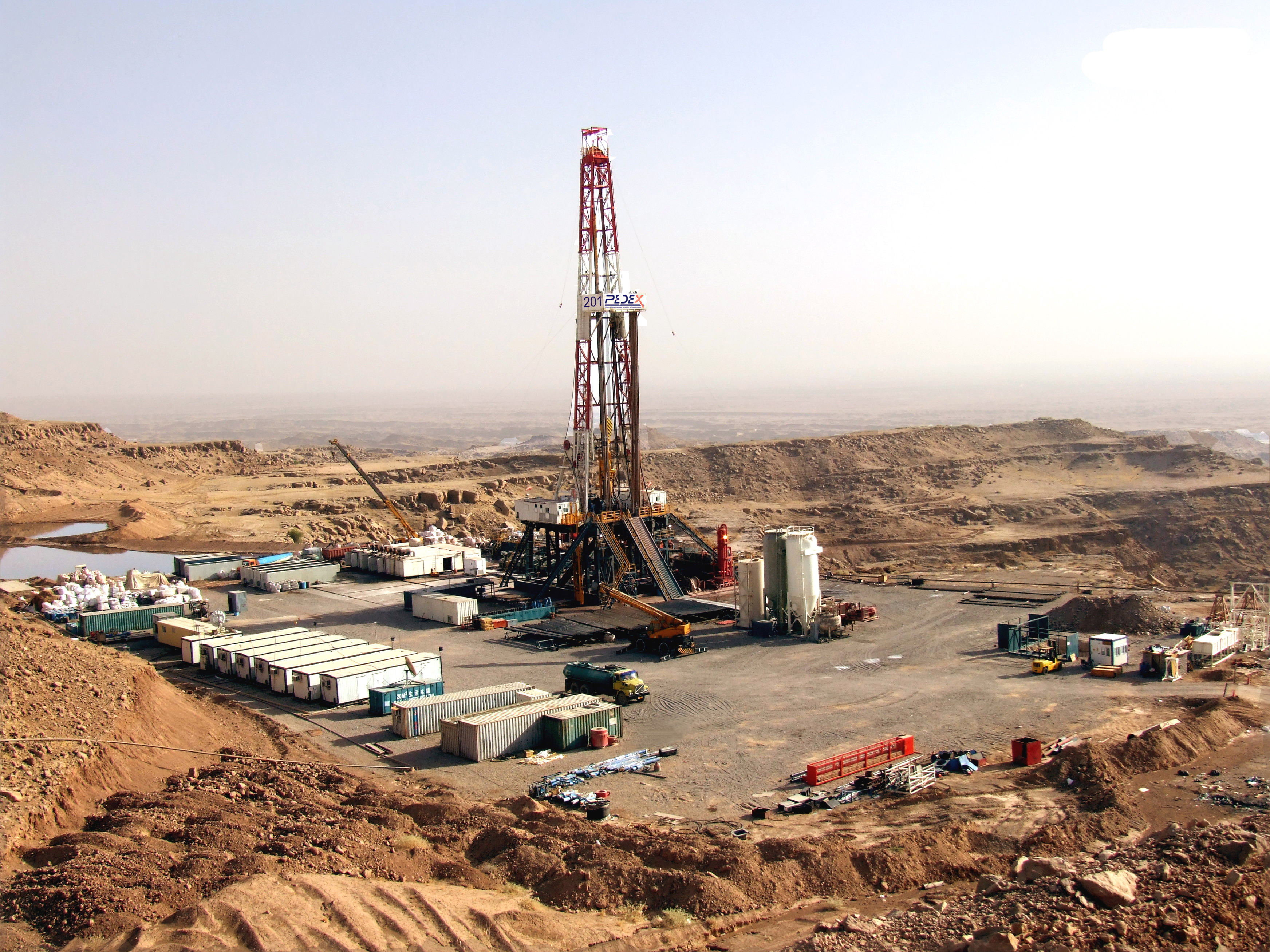 Drilling, field and laboratory experiments, geotechnical studies on land and sea